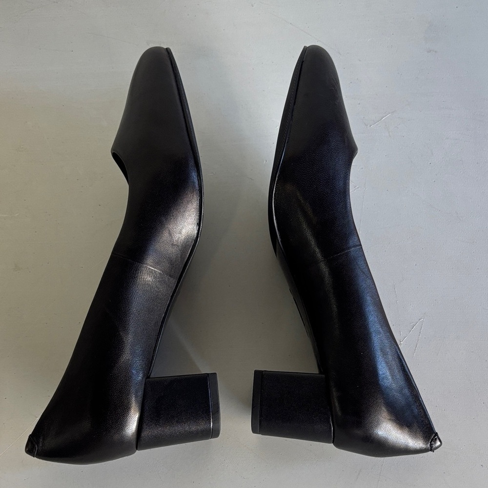 Trotters Kari Black Leather Block Pumps - Picture 6 of 8